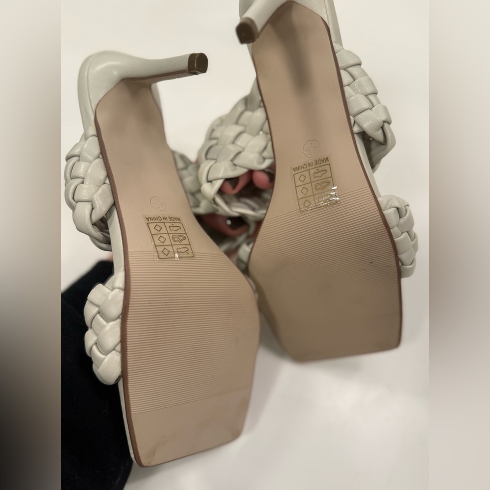 Like New-Missguided Brand Cream Double Strap Square Toe Woven Mules Shoe Size: 8 - Picture 7 of 7